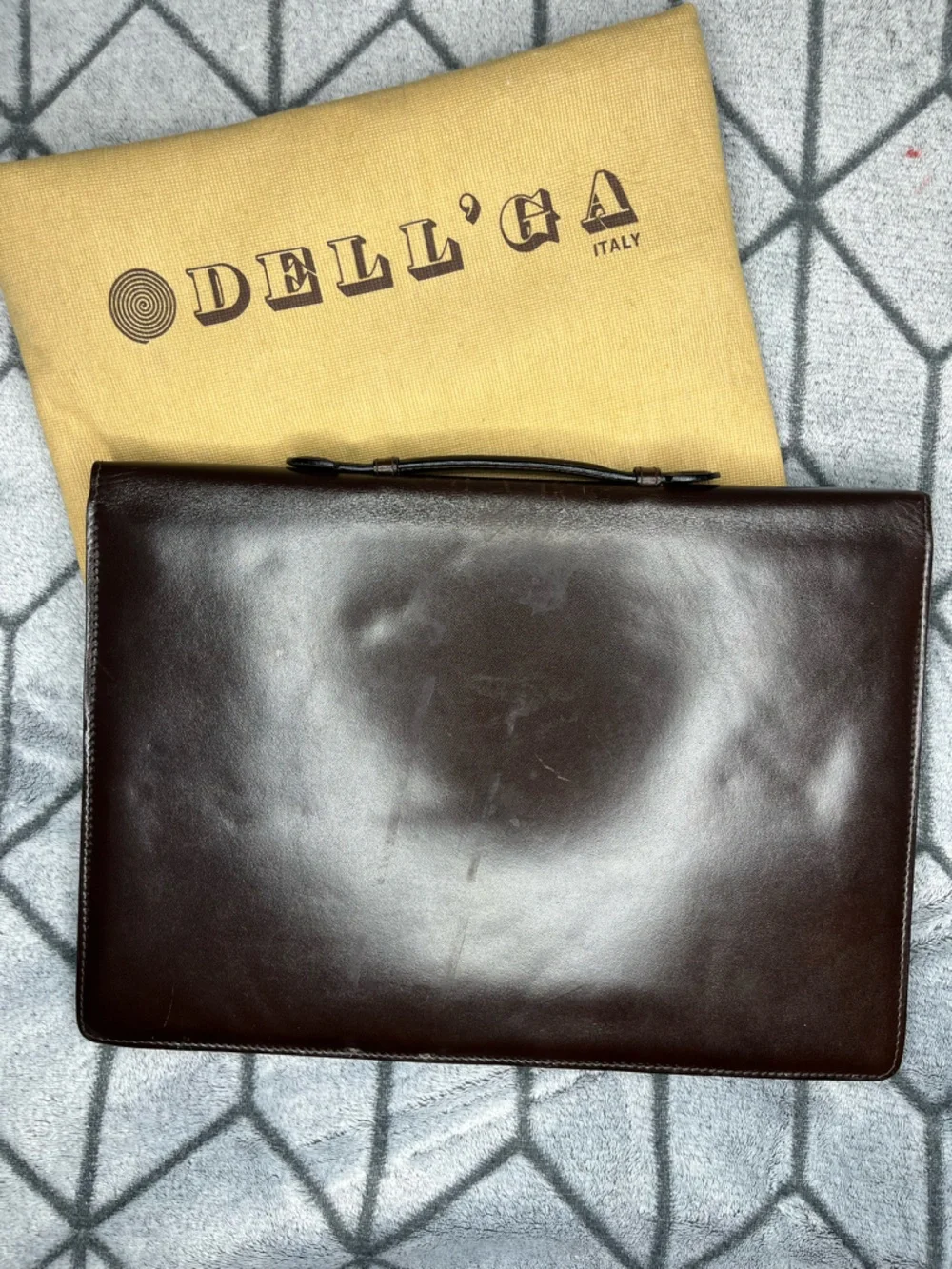 Dell’Ga Dark Brown Leather Envelope Style Slim Briefcase w Gold Silver Lock
